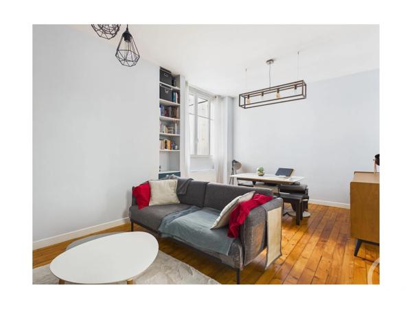 Appartement F2 à vendre  2 pièces - 60 m 2   PARIS  - 75011