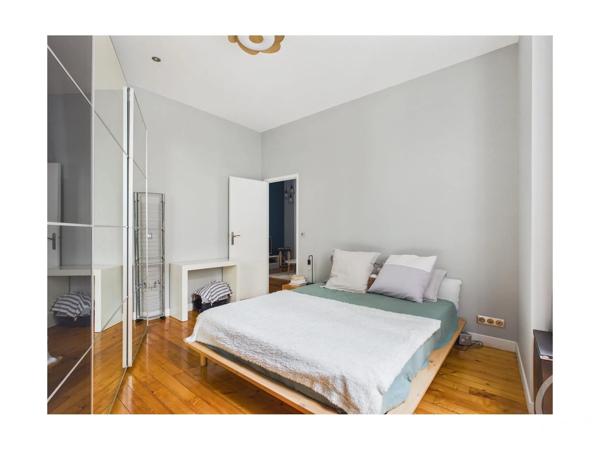 Appartement F2 à vendre  2 pièces - 60 m 2   PARIS  - 75011