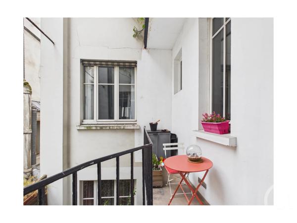 Appartement F2 à vendre  2 pièces - 60 m 2   PARIS  - 75011