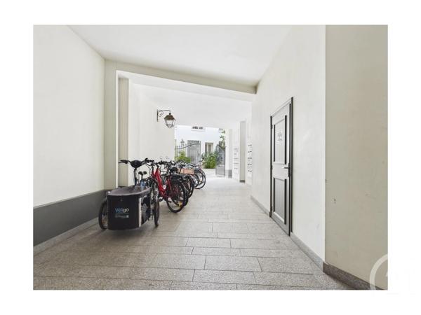 Appartement F2 à vendre  2 pièces - 60 m 2   PARIS  - 75011