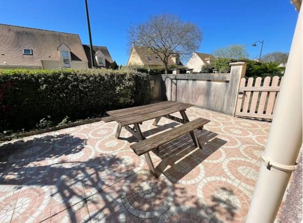 Maison individuelle 3 chambres avec véranda et jardin quartier calme à Etampes