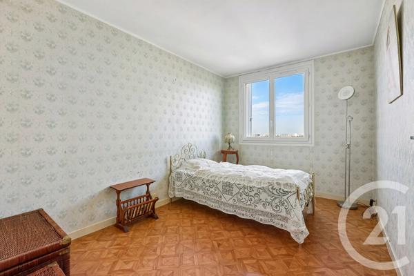 Appartement F3 à vendre  3 pièces - 57,42 m 2   CLICHY  - 92