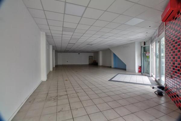 Location Local commercial 3 pièces 150 m2 à Saint-Chamond
