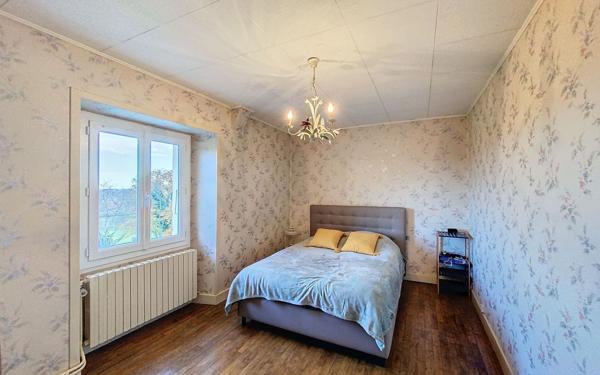 Maison à vendre    5 pièces •  Saint-Bonnet-l'Enfantier