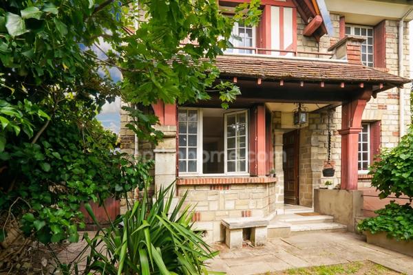 Maison de caractère avec jardin arboré -
