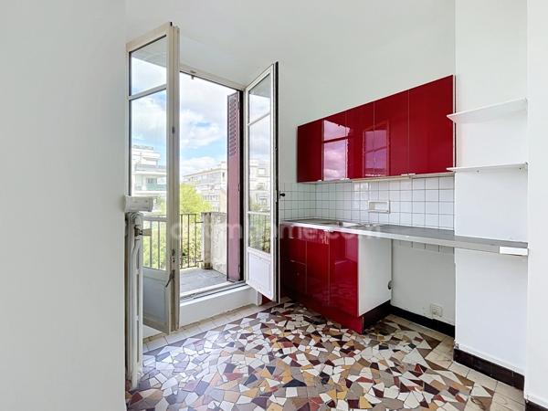 Maison de caractère avec jardin arboré -