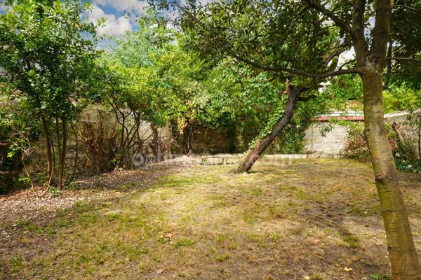 Maison de caractère avec jardin arboré -