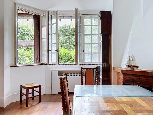 Maison de caractère avec jardin arboré -