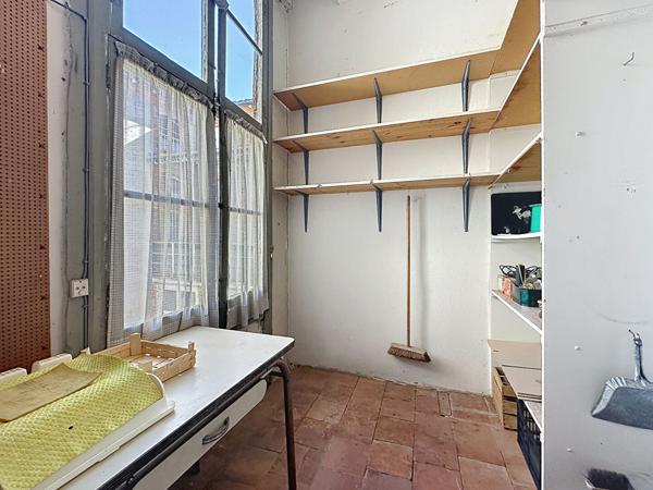 A vendre centre ville appartement de type 6 d'environ 190 m² avec cave, garage et jardin