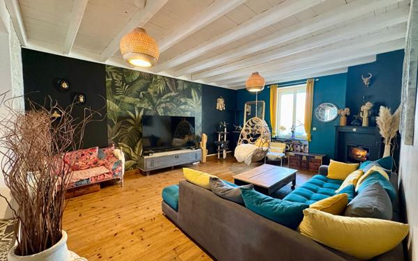 Maison à vendre    6 pièces •  Saint-Sauvant