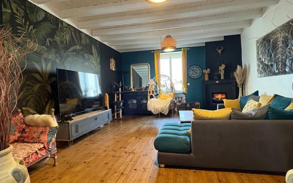 Maison à vendre    6 pièces •  Saint-Sauvant