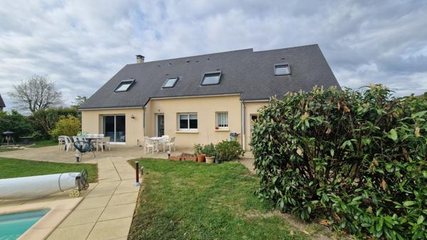Maison contemporaine à La Suze-sur-Sarthe – volumes généreux, piscine et sérénité au rendez-vous !