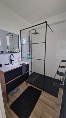 Maison contemporaine à La Suze-sur-Sarthe – volumes généreux, piscine et sérénité au rendez-vous !