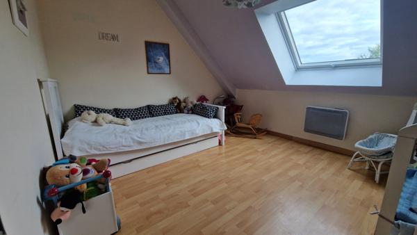 Maison contemporaine à La Suze-sur-Sarthe – volumes généreux, piscine et sérénité au rendez-vous !