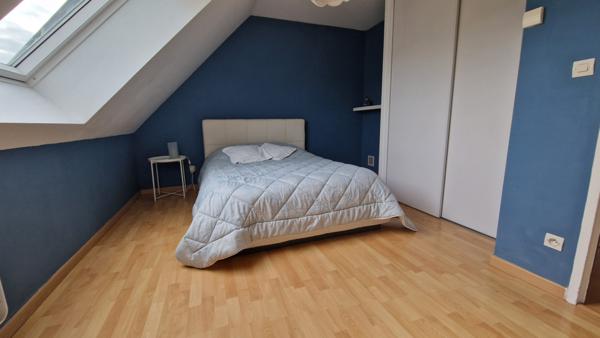 Maison contemporaine à La Suze-sur-Sarthe – volumes généreux, piscine et sérénité au rendez-vous !