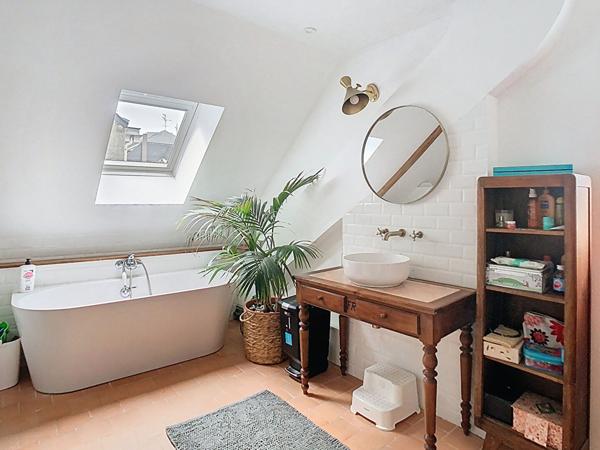 A vendre - Appartement T5 en duplex de 117 m² (141 m² au sol) avec stationnement "Angers Gare/Visitation"