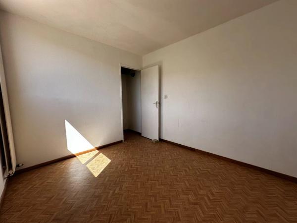 Location                                                      Appartement
                        
                     2 pièces                      38 m2                     à Clermont-l'Hérault