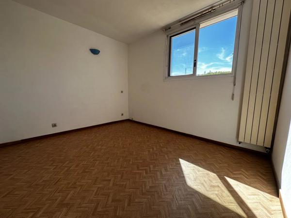 Location                                                      Appartement
                        
                     2 pièces                      38 m2                     à Clermont-l'Hérault
