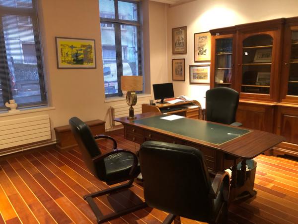 Bureaux
                                                                                                                                                                                                                                                                                                                                                                                                                                            406  m²