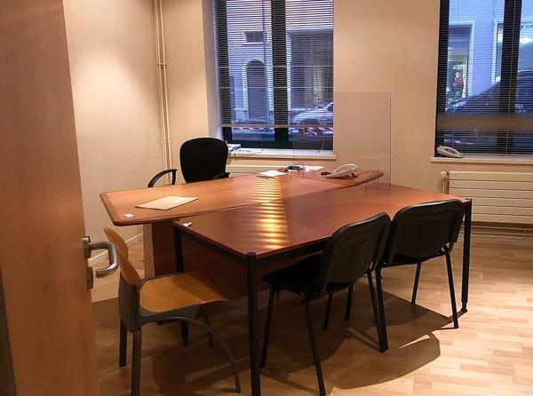 Bureaux
                                                                                                                                                                                                                                                                                                                                                                                                                                            406  m²