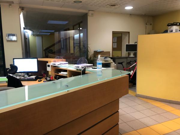 Bureaux
                                                                                                                                                                                                                                                                                                                                                                                                                                            406  m²