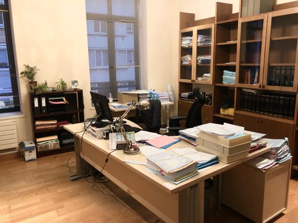Bureaux
                                                                                                                                                                                                                                                                                                                                                                                                                                            406  m²