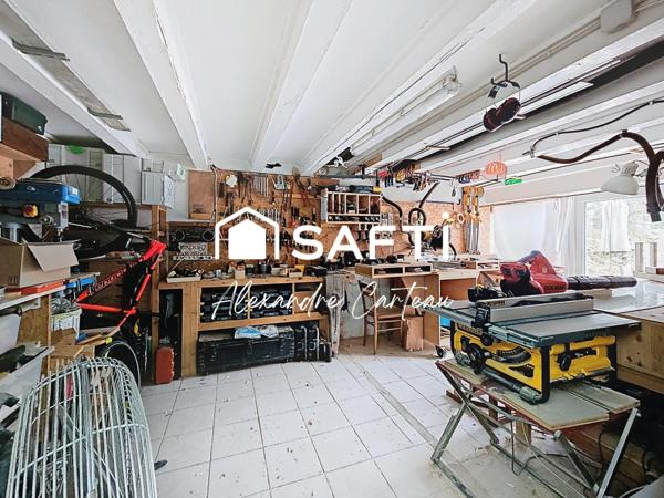 Maison 4 chambres, grand atelier, grande parcelle boisée.