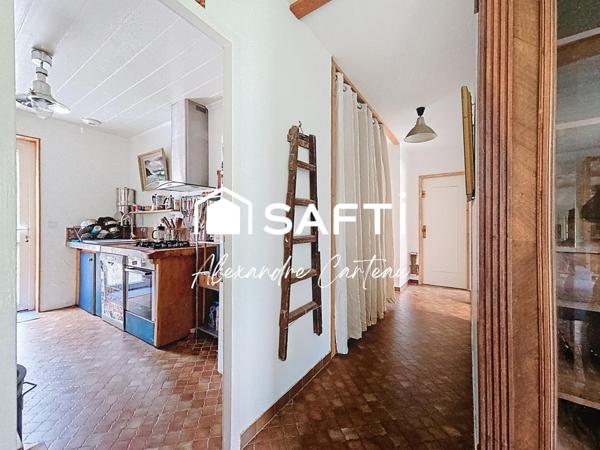 Maison 4 chambres, grand atelier, grande parcelle boisée.