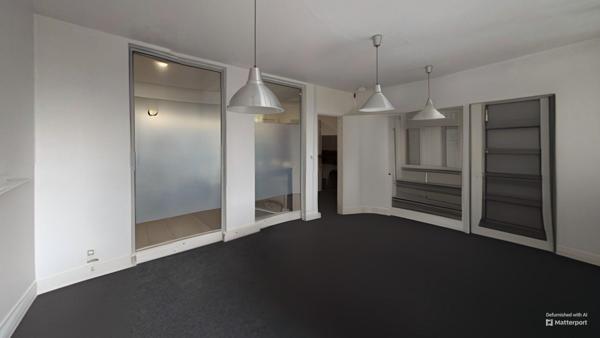 Boulogne-Billancourt (92100) métro Pont de Sèvres – Bureau 70 m² en rez-de-jardin, prêt à l’emploi