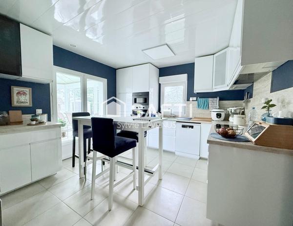 A SOISSONS, QUARTIER TRÈS PRISÉ, MAISON DE 162 M2 AVEC 5 CHAMBRES, VERANDA ET GARAGE DOUBLE.