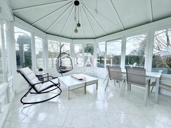 A SOISSONS, QUARTIER TRÈS PRISÉ, MAISON DE 162 M2 AVEC 5 CHAMBRES, VERANDA ET GARAGE DOUBLE.
