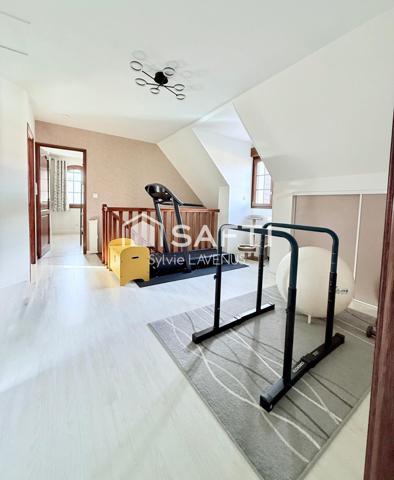 A SOISSONS, QUARTIER TRÈS PRISÉ, MAISON DE 162 M2 AVEC 5 CHAMBRES, VERANDA ET GARAGE DOUBLE.