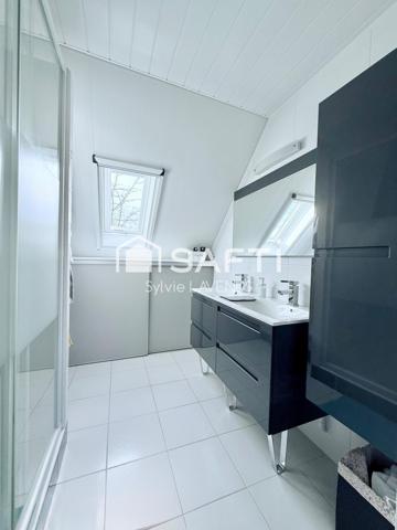 A SOISSONS, QUARTIER TRÈS PRISÉ, MAISON DE 162 M2 AVEC 5 CHAMBRES, VERANDA ET GARAGE DOUBLE.