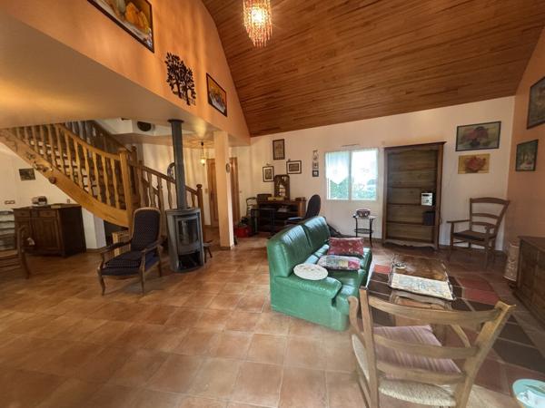 Maison d'environ 180 m² centre bourg en impasse