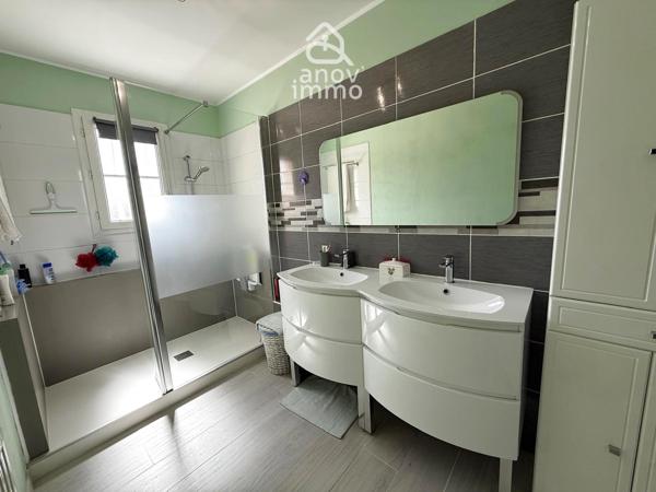 Maison
                                                                                                                                                                                                                                                                                                                        6 pièce(s)                                                                                                                                                                                                          4 chambre(s)                                                                                                                                                                                                          114  m²