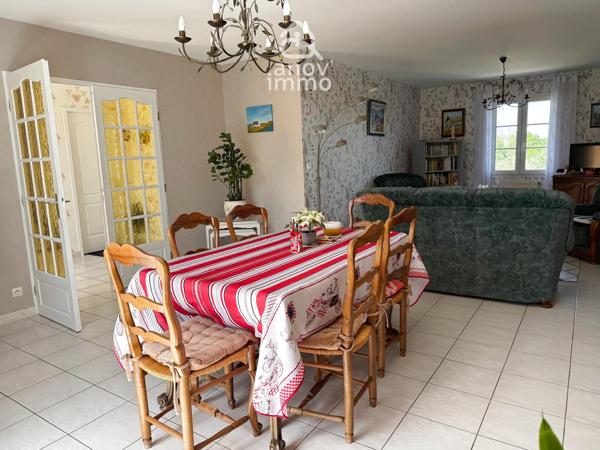 Maison
                                                                                                                                                                                                                                                                                                                        6 pièce(s)                                                                                                                                                                                                          4 chambre(s)                                                                                                                                                                                                          114  m²