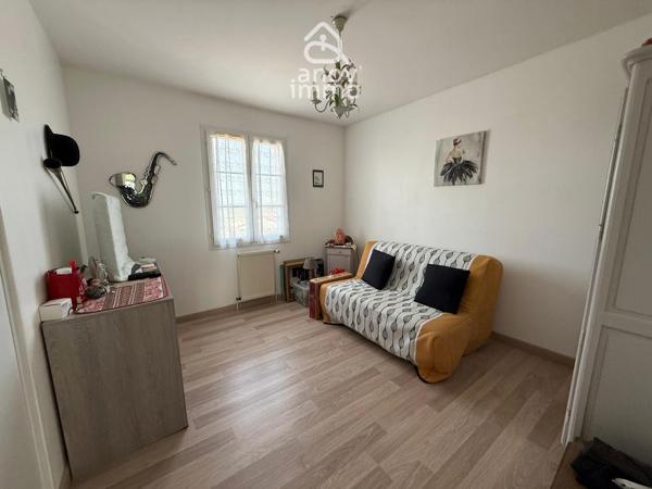 Maison
                                                                                                                                                                                                                                                                                                                        6 pièce(s)                                                                                                                                                                                                          4 chambre(s)                                                                                                                                                                                                          114  m²