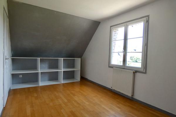 Maison
                                                                                                                                                                                                                                                                                                                        6 pièce(s)                                                                                                                                                                                                          5 chambre(s)                                                                                                                                                                                                          118.5  m²