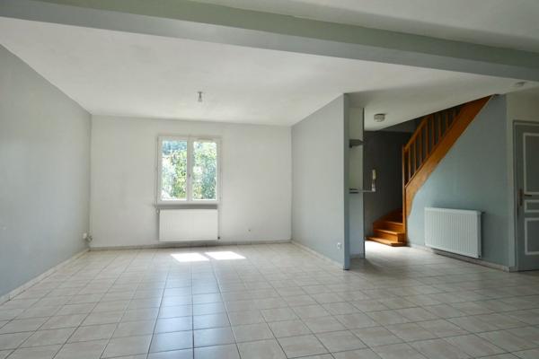 Maison
                                                                                                                                                                                                                                                                                                                        6 pièce(s)                                                                                                                                                                                                          5 chambre(s)                                                                                                                                                                                                          118.5  m²