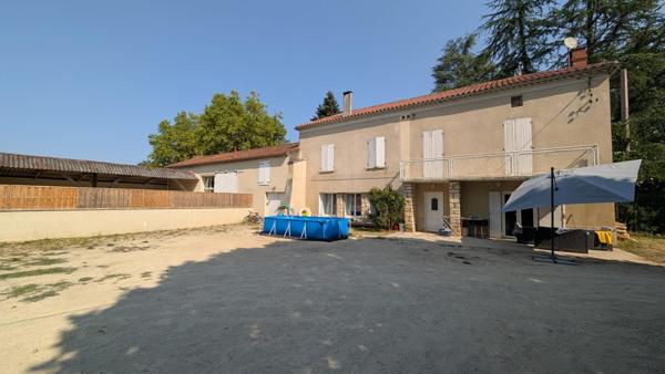 Ensemble de rapport avec 2 logements et un hangar