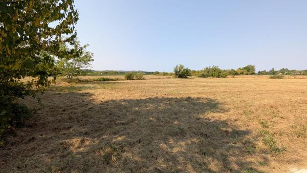 Ensemble de rapport avec 2 logements et un hangar