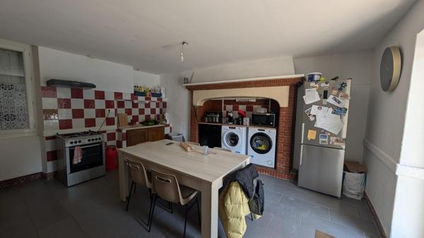 Ensemble de rapport avec 2 logements et un hangar