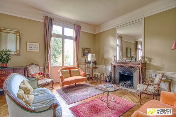 Versailles Porchefontaine Maison de 254 m² habitables avec sous-sol total sur un terrain de 1200 m² €1 890 000 ** - Référence 25873
