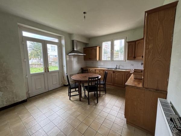 Maison à vendre |  Châlus |  9 pièces | 238 m²