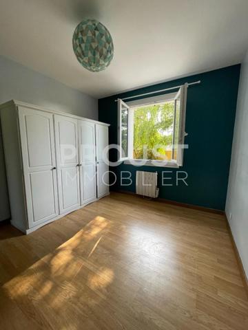 Plain-pied de 116 m² à fressines, 4 chambres jardin et garage.