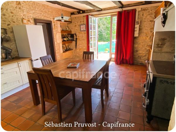Dpt Dordogne (24),Maison en pierre à vendre Proche Thiviers (24800), P5 140m2, terrain 1715m2, dépendance.