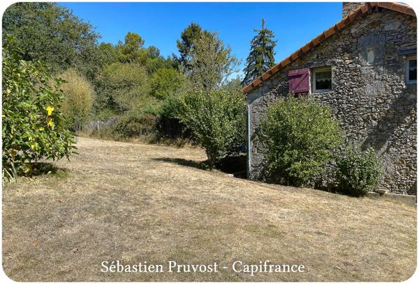 Dpt Dordogne (24),Maison en pierre à vendre Proche Thiviers (24800), P5 140m2, terrain 1715m2, dépendance.