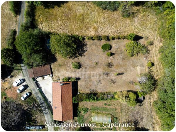 Dpt Dordogne (24),Maison en pierre à vendre Proche Thiviers (24800), P5 140m2, terrain 1715m2, dépendance.