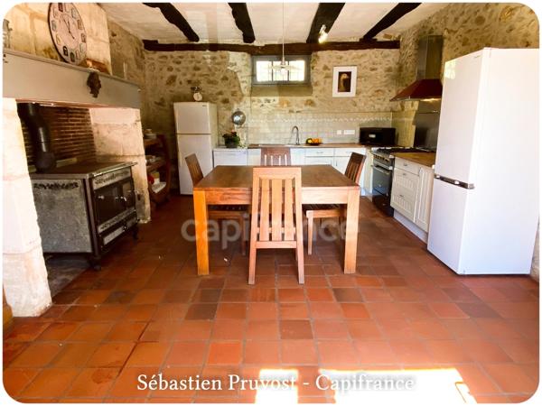 Dpt Dordogne (24),Maison en pierre à vendre Proche Thiviers (24800), P5 140m2, terrain 1715m2, dépendance.