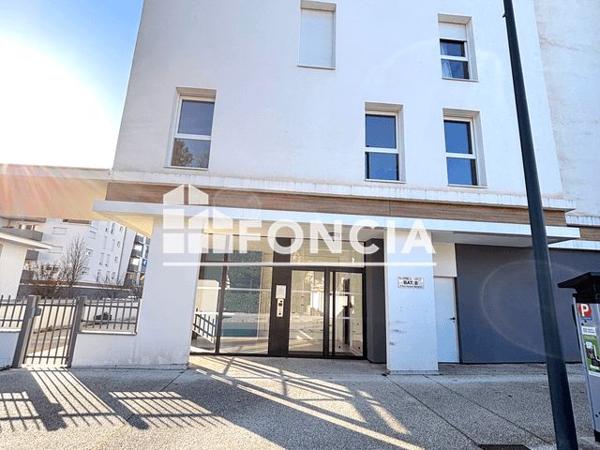 Location Appartement 2 pièces 41.2 m² - 5 RUE DOCTEUR BUTTERLIN Voiron 38500